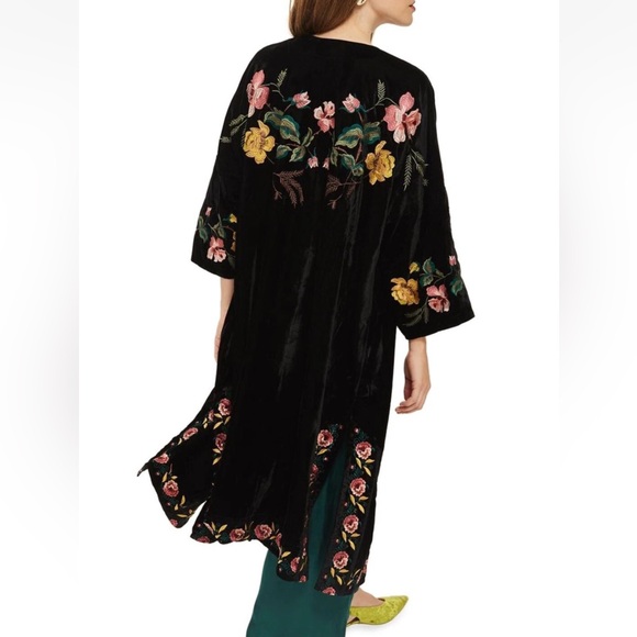TOPSHOP Velvet Embroidered Floral Kimono - Picture 4 of 12